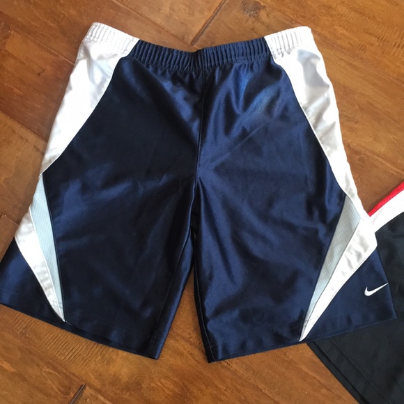 Boys 2 pairs Small 8 Nike Spalding Athletic Shorts - Picture 2 of 6
